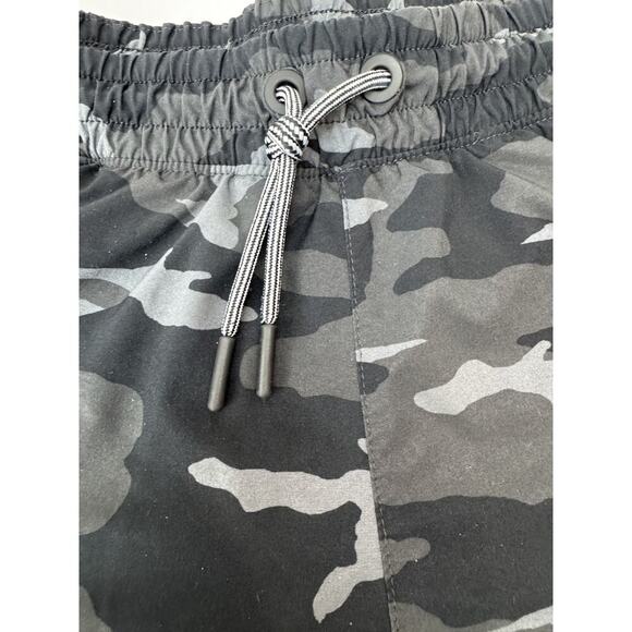 Athleta Girl All Play 3" Short Girl's Sz XXL 16 Athletic Black Camo Zip Pockets - Picture 6 of 9